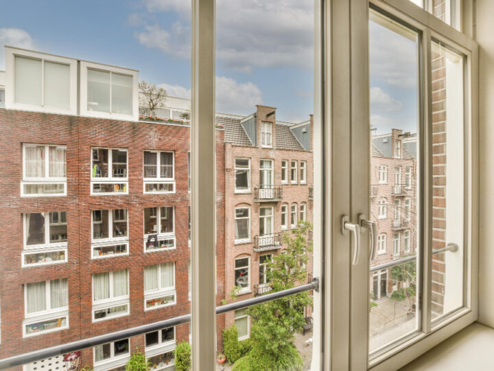 Kozijnonderhoud binnen de VvE: wie is verantwoordelijk?